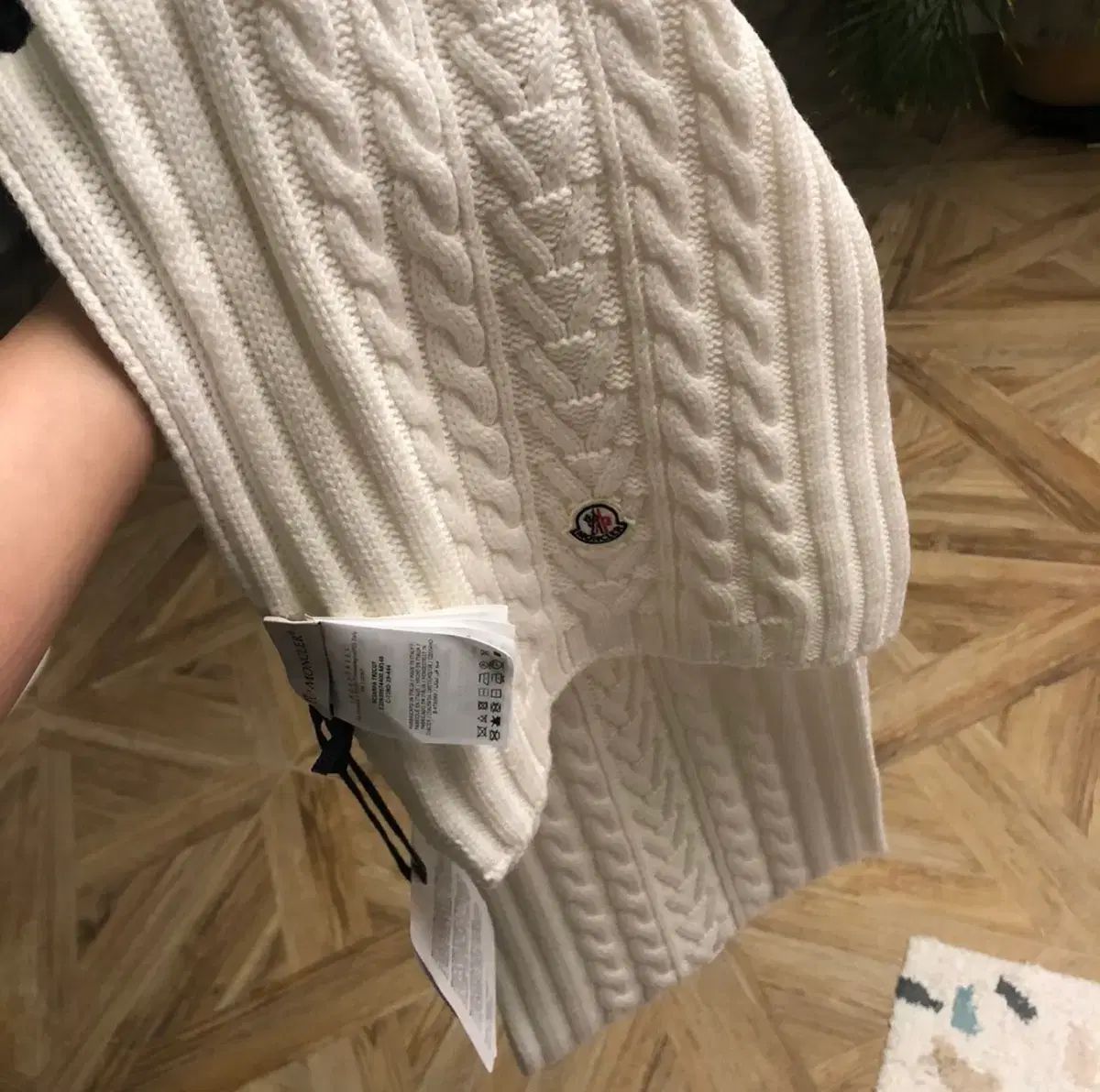 モンクレール ケーブルニット マフラー (1回着用) - メルカリ