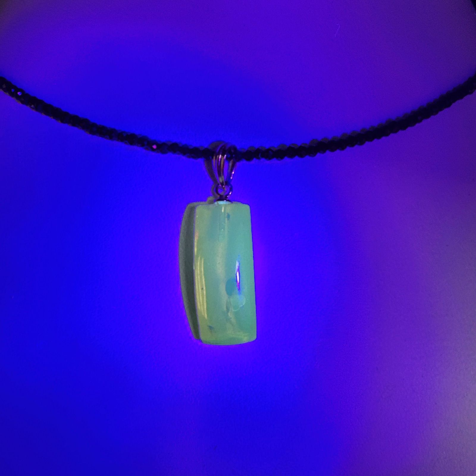 琥珀虫入りペンダントブラックスピネルネックレスNO25-2408 - メルカリ