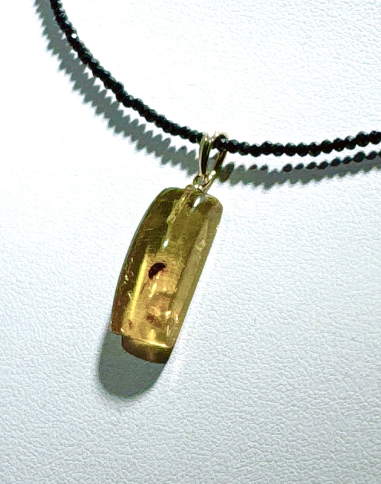 琥珀虫入りペンダントブラックスピネルネックレスNO25-2408 - メルカリ