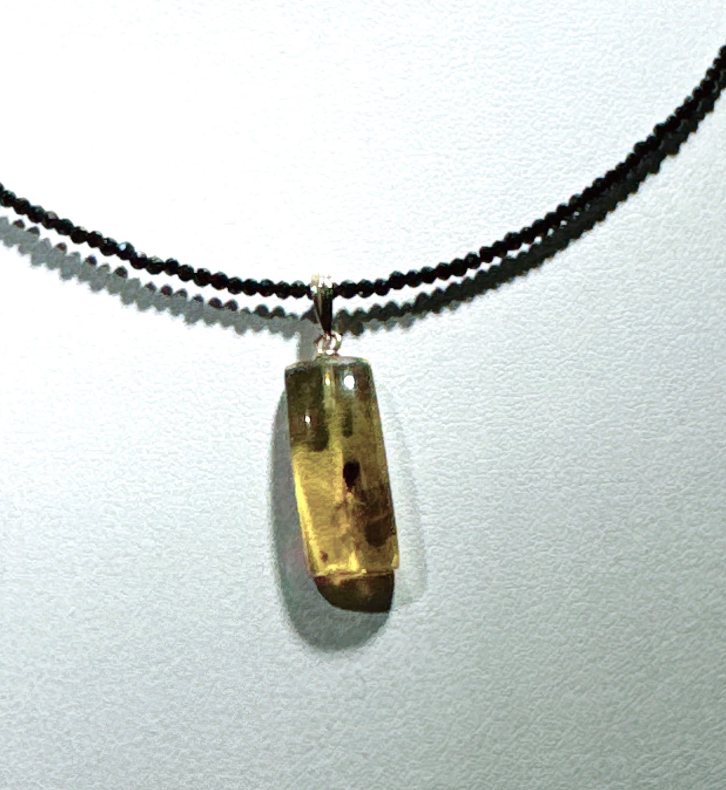 琥珀虫入りペンダントブラックスピネルネックレスNO 25-2408