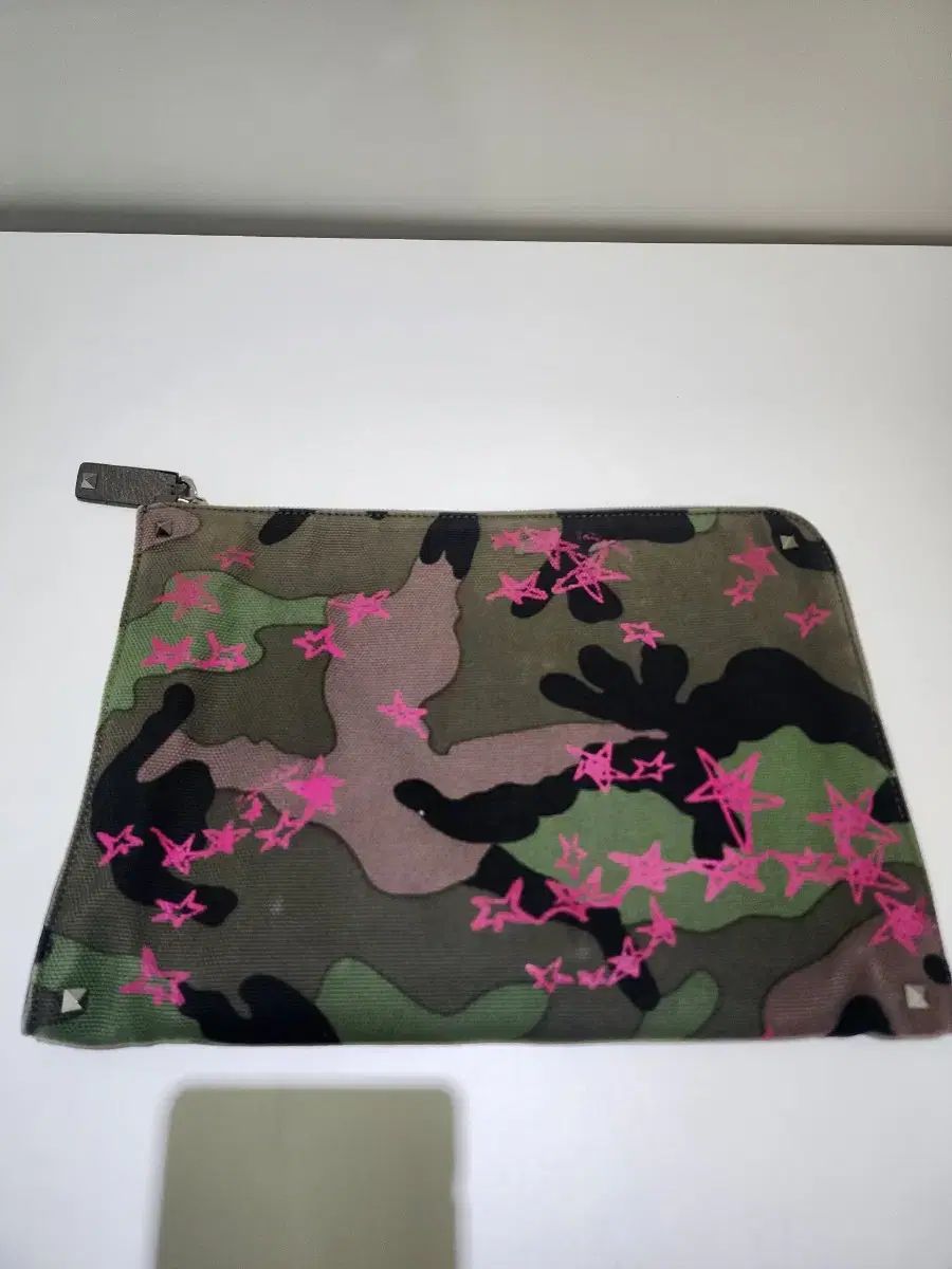 ヴァレンティノ カモフラ フラワー クラッチバッグ