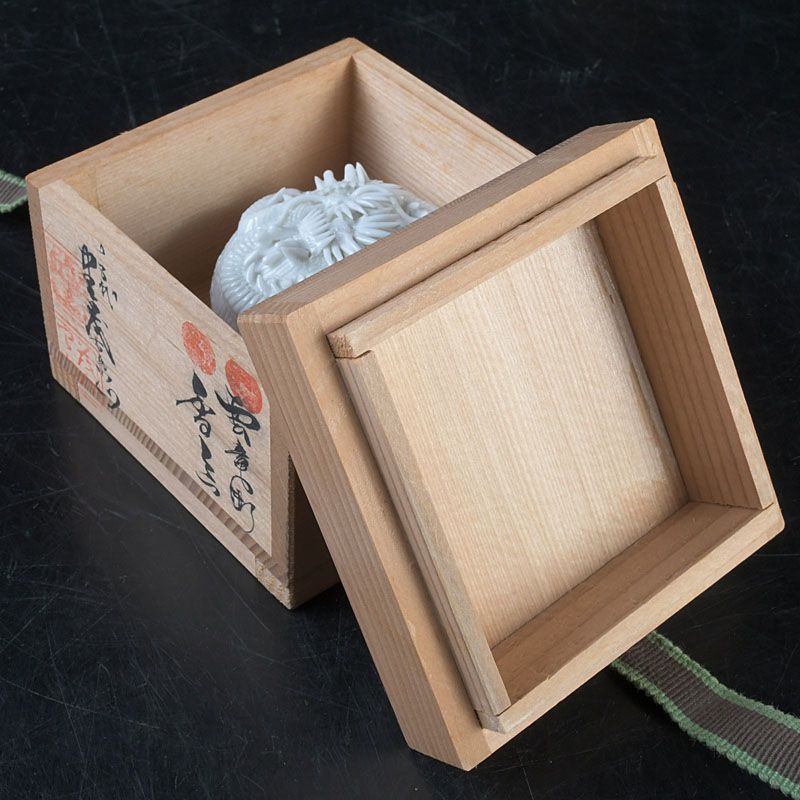 茶道具 平戸焼 十五代中里茂右衛門造 白磁 雲龍香合 共布・共箱 C S407