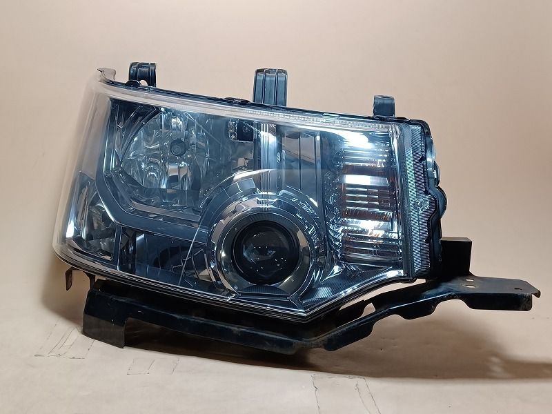 コーティング済 デリカD5 CV5W 右ヘッドランプ・ヘッドライト M パワー