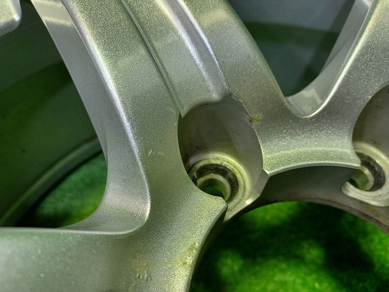 グランヴァード ﾗﾝﾄﾞｸﾙｰｻﾞｰﾌﾟﾗﾄﾞ ﾊｲﾗｯｸｽ ホイール アルミ シルバー 17インチ 7 5 J 6穴 4本 139 25