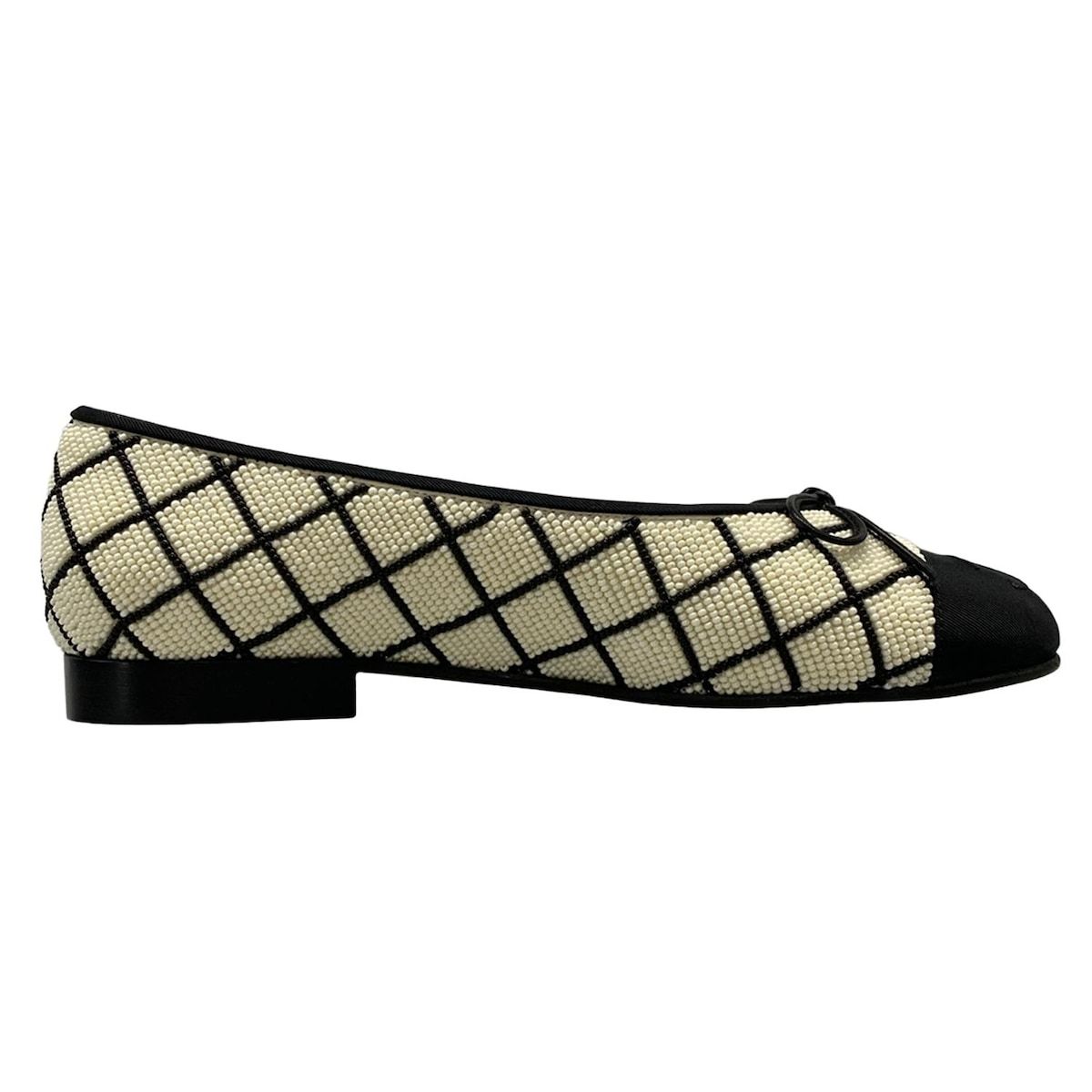 CHANEL シャネル フラットシューズ 36 C レディース - G 35906 アイボリー×黒 リボン マトラッセ 2020 SS ラムスキン