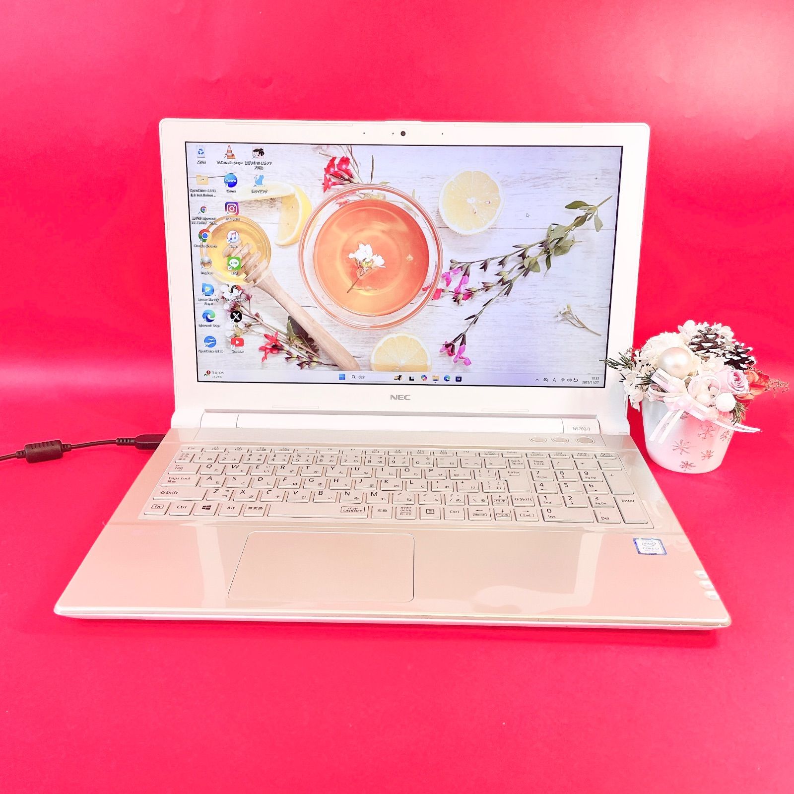 高性能Corei7✨️売り切れ続出おしゃれゴールド✨️薄型ノートパソコン