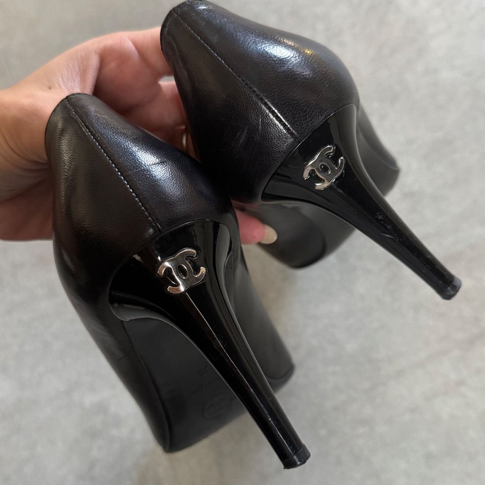 CHANEL シャネル ココマーク パンプス CCマーク　ブラック 35 CHANEL シャネル ココマーク レザーパンプス ブラック シルバー 35