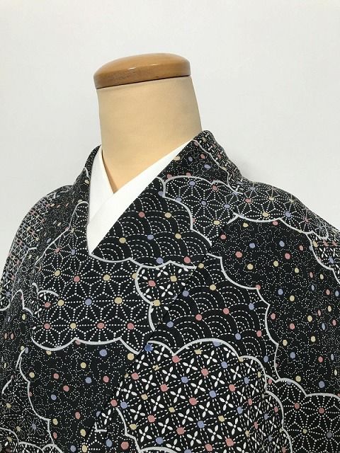 中古】Mサイズ 小紋 正絹 黒地に雲取り模様 袷着物シーズン冬 - メルカリ