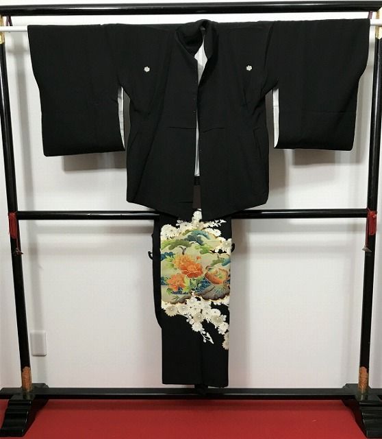 Sサイズ 正絹 留袖 黒地に草花鳳凰模様 五つ紋付 福服特製 リメイク黒留アンサンブル