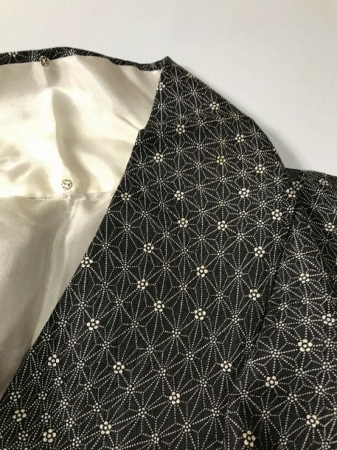 墨黒 麻の葉小紋 正絹着物 中古】Mサイズ 正絹 小紋 黒地に麻の葉模様 身丈長め - メルカリ