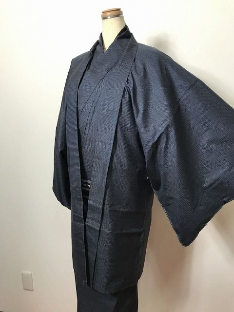 羽織 リメイク男物 正絹 黒地に紺の蚊絣文様 袖継ぎ 裄74 2Lサイズ 福
