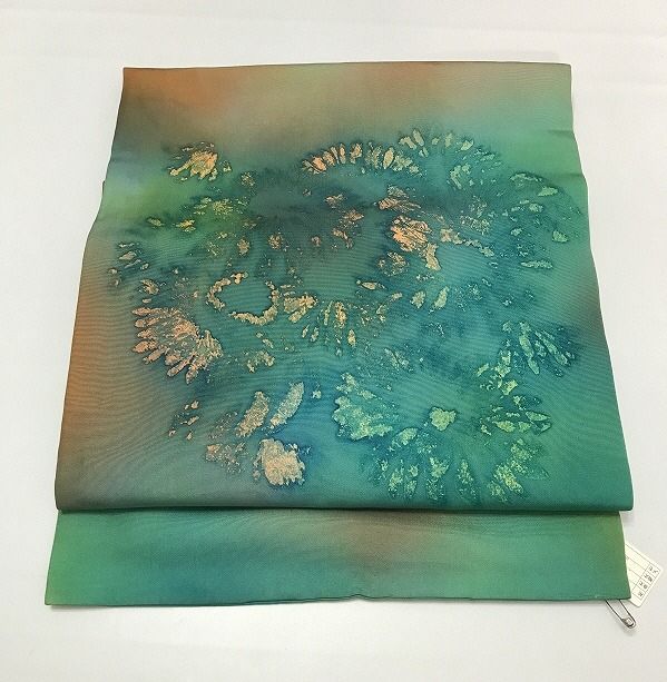 中古】名古屋帯 正絹 グリーン地に花模様 塩瀬 ろうけつ 九寸 お太鼓柄