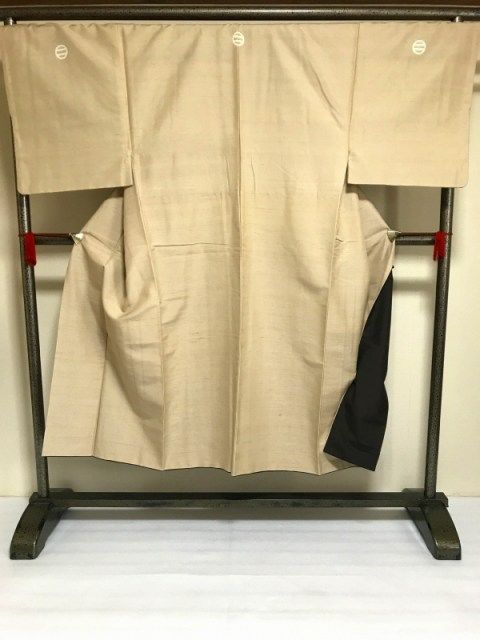 紋付着物 男物 正絹 薄茶地の紬 三つ紋付 袷着物 裄70 Sサイズ リサイクルシーズン冬