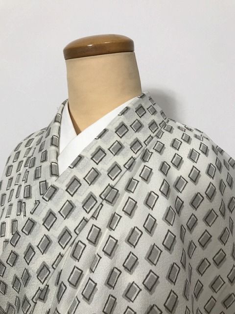 新品 Mサイズ 化繊 小紋 クリーム地に格子模様