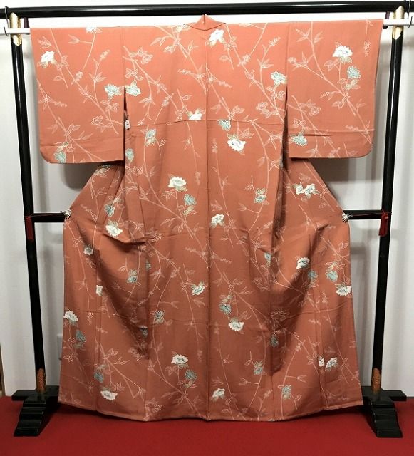 【ミヒャエル様❤️昭和レトロ ヴィンテージ モガファッション 着物 正絹小紋】 中古】 Mサイズ 単衣着物 正絹 小紋 曙色地に牡丹模様 - メルカリ