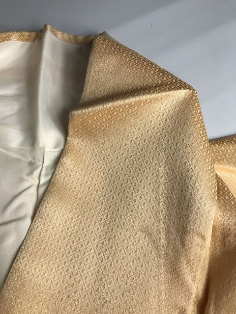 クリーム地に牡丹模様