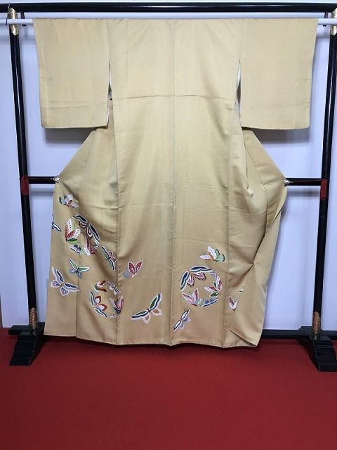 Sサイズ 正絹 訪問着 山吹色地に蝶模様 着物 レディース シルク レディース着物 リサイクル着物 和服 和装 結婚式 結婚式服装 リサイクル着物訪問着