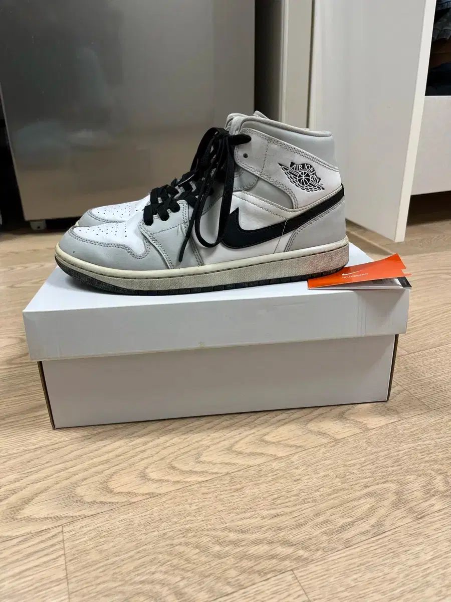 ナイキ ジョーダン 1 ミッド グレー フォグ 260