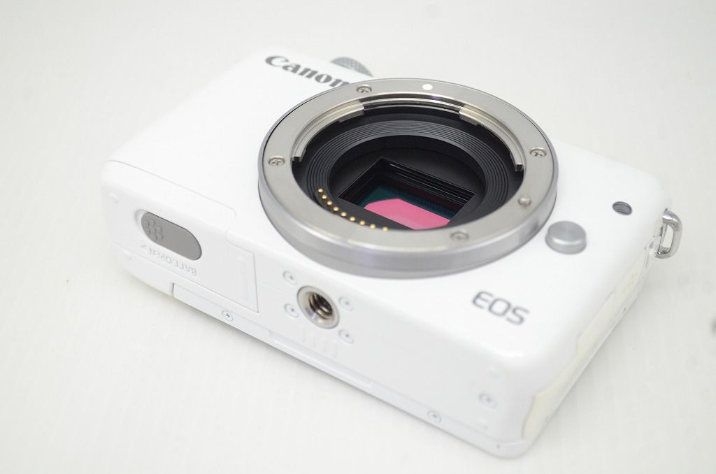 美品 Canon キヤノン EOS M10 レンズキット EF-M 15-45mm F3.5-6.3 IS