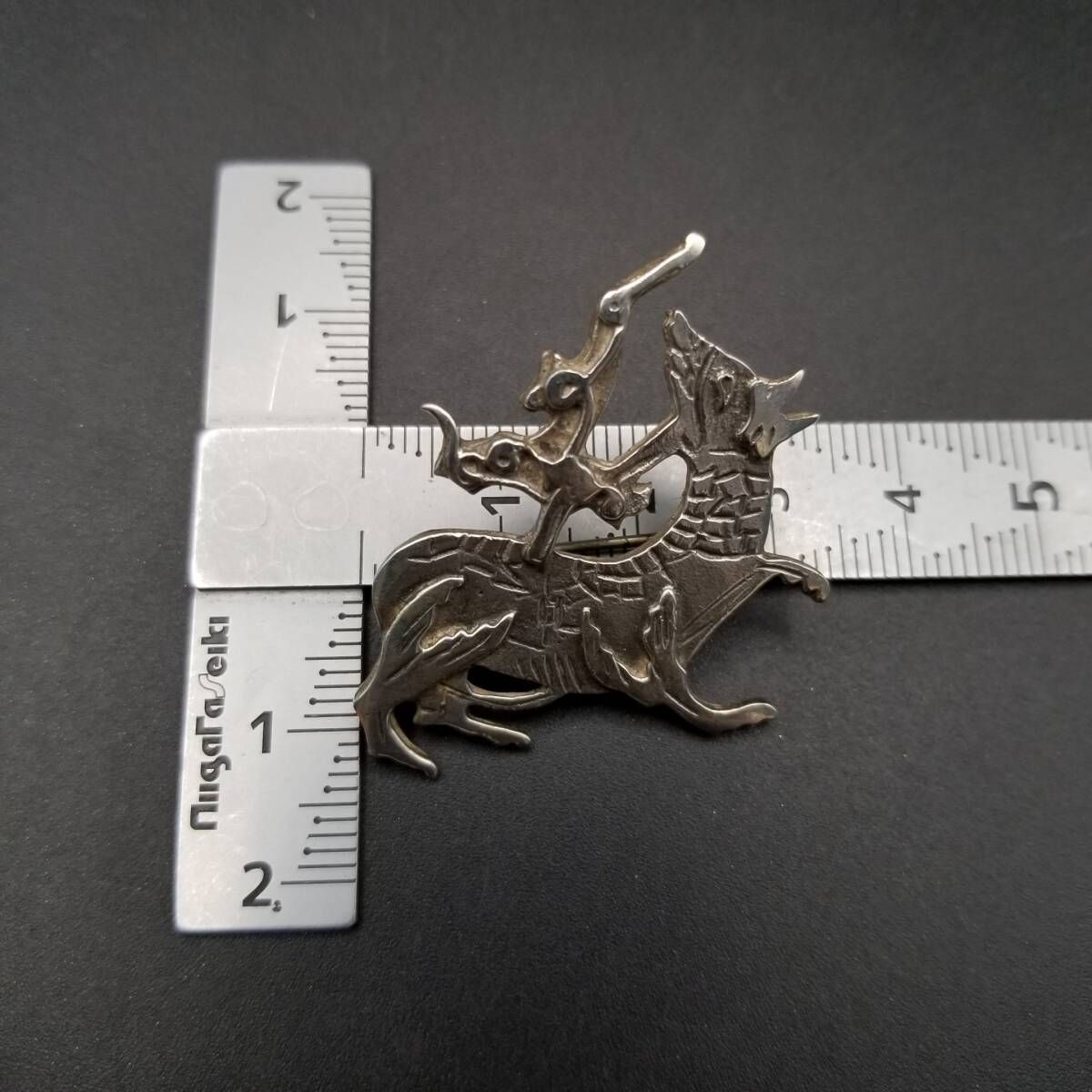 1976年 英国 ヴィンテージ Maeshowe Dragon ブローチ 北欧神話モチーフ
