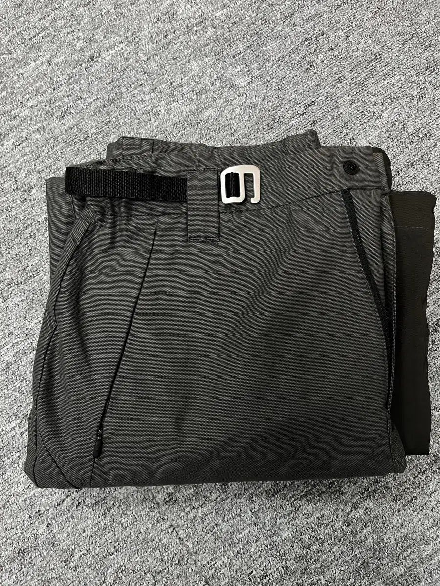 INSILENCE ミズノ オブシディアン パンツ チャコール S