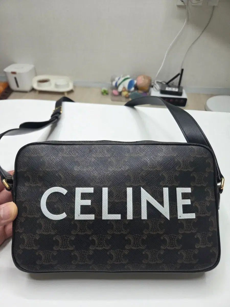 セリーヌ トリオンフ ミディアム メッセンジャーバッグ