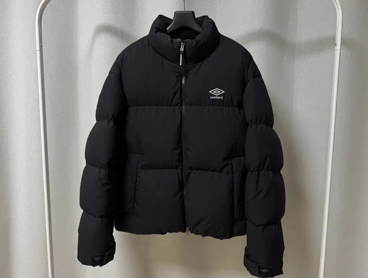 105 xl アンブロ ブラック ダウン パーカ