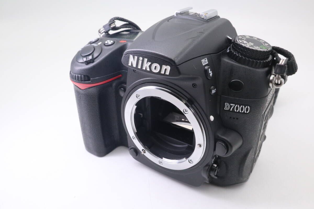 シャッター回数: 17,405 枚 Nikon D7000 ニコン デジタル一眼 ブラック