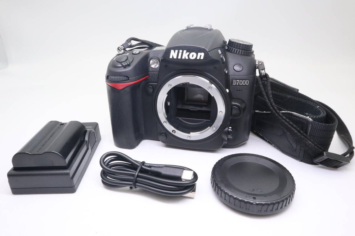 シャッター回数: 17,405 枚 Nikon D7000 ニコン デジタル一眼 ブラック