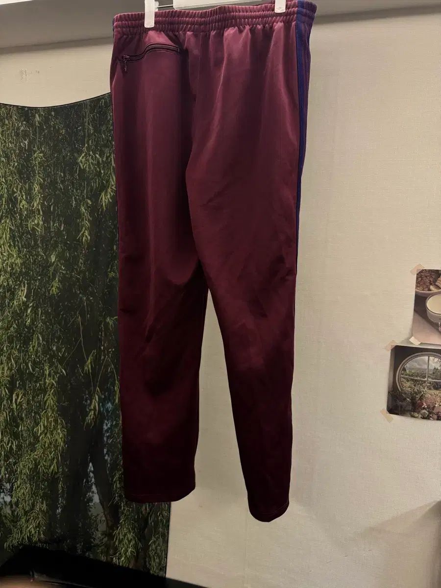 トラックパンツ