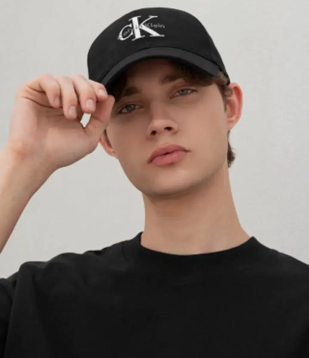 カルバン クライン モノグラム エンブロイダリー ベースボールキャップ 4 G 5004