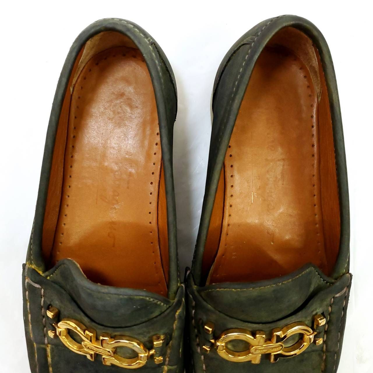 サルヴァトーレフェラガモ ダブルガンチーニ 金具 スエード ローファー