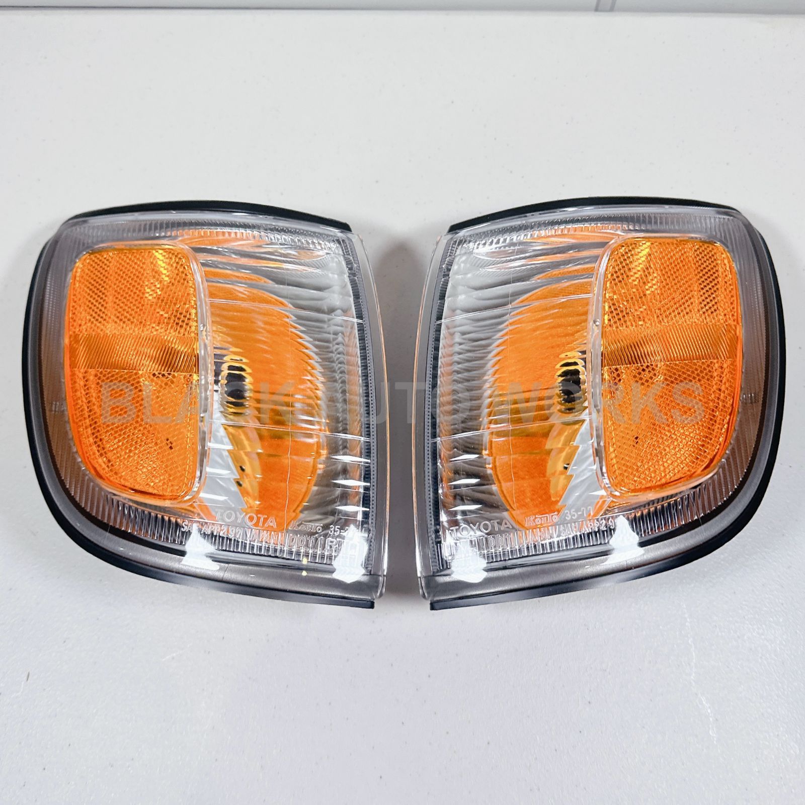 北米トヨタ　185系前期4runner 純正コーナーレンズ（サイドマーカー） USトヨタ純正】ハイラックス サーフ 185 コーナー ランプ サイド