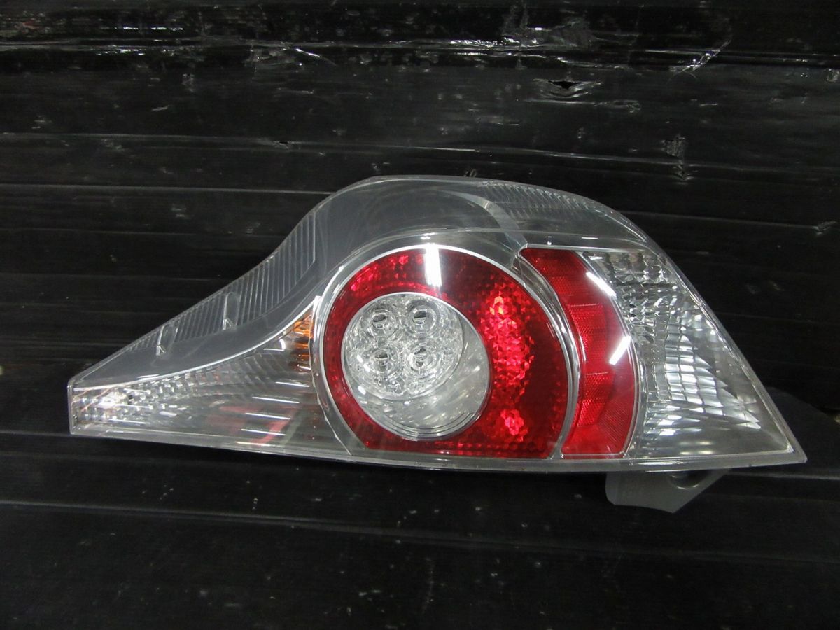 トヨタ NHP10 アクア 前期 純正 右テールランプ 運転席側 ジャンク