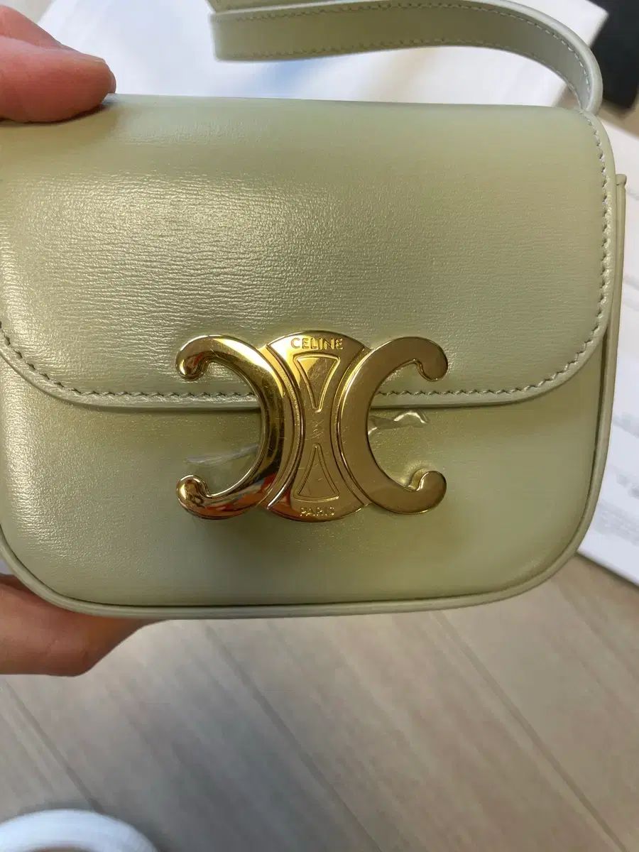 セリーヌ ミニ トリオンフ ショルダーバッグ アマンドグリーン