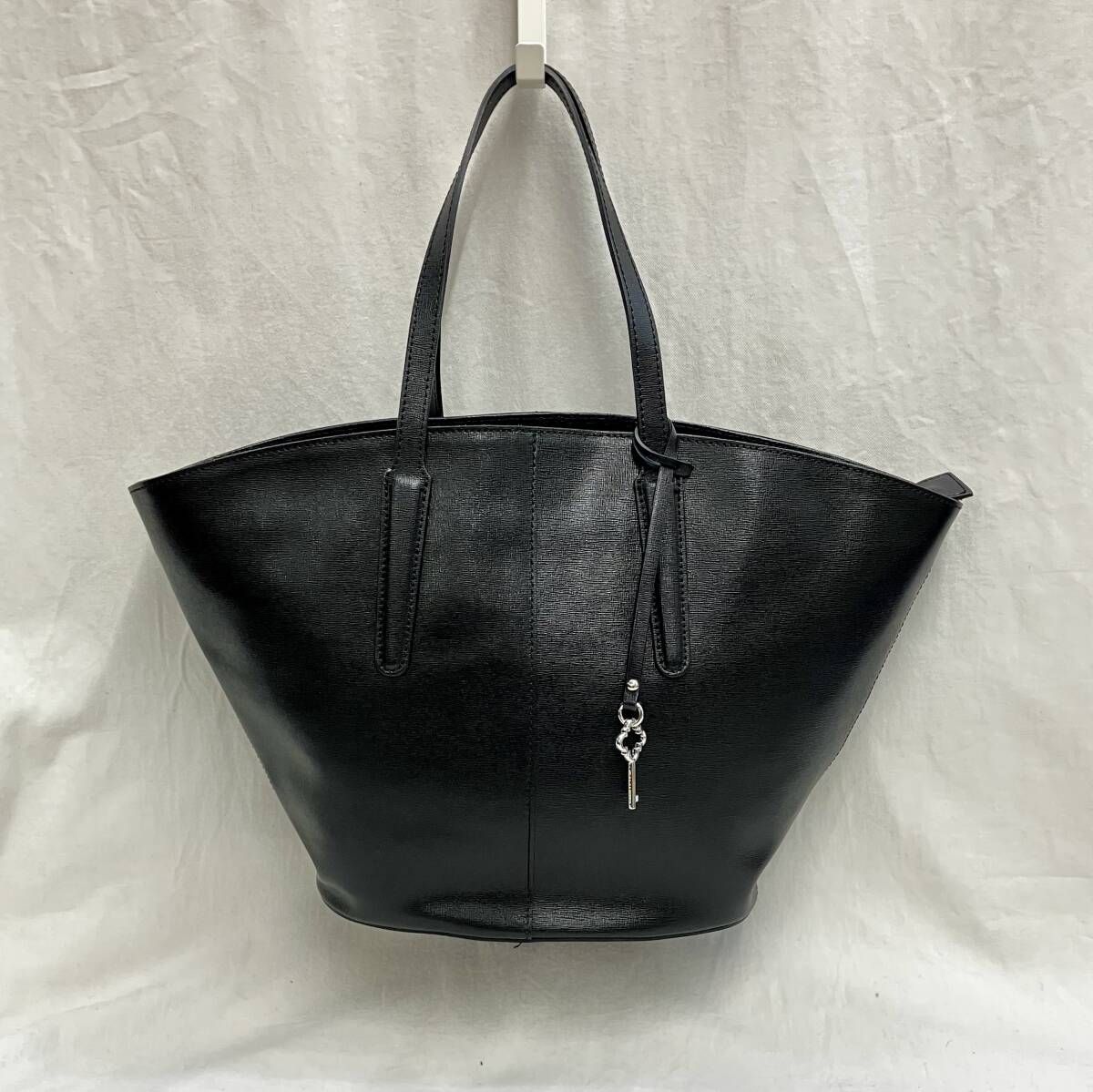 GIANNI CHIARINI ジャンニキャリーニ チャーム付 トートバッグ 