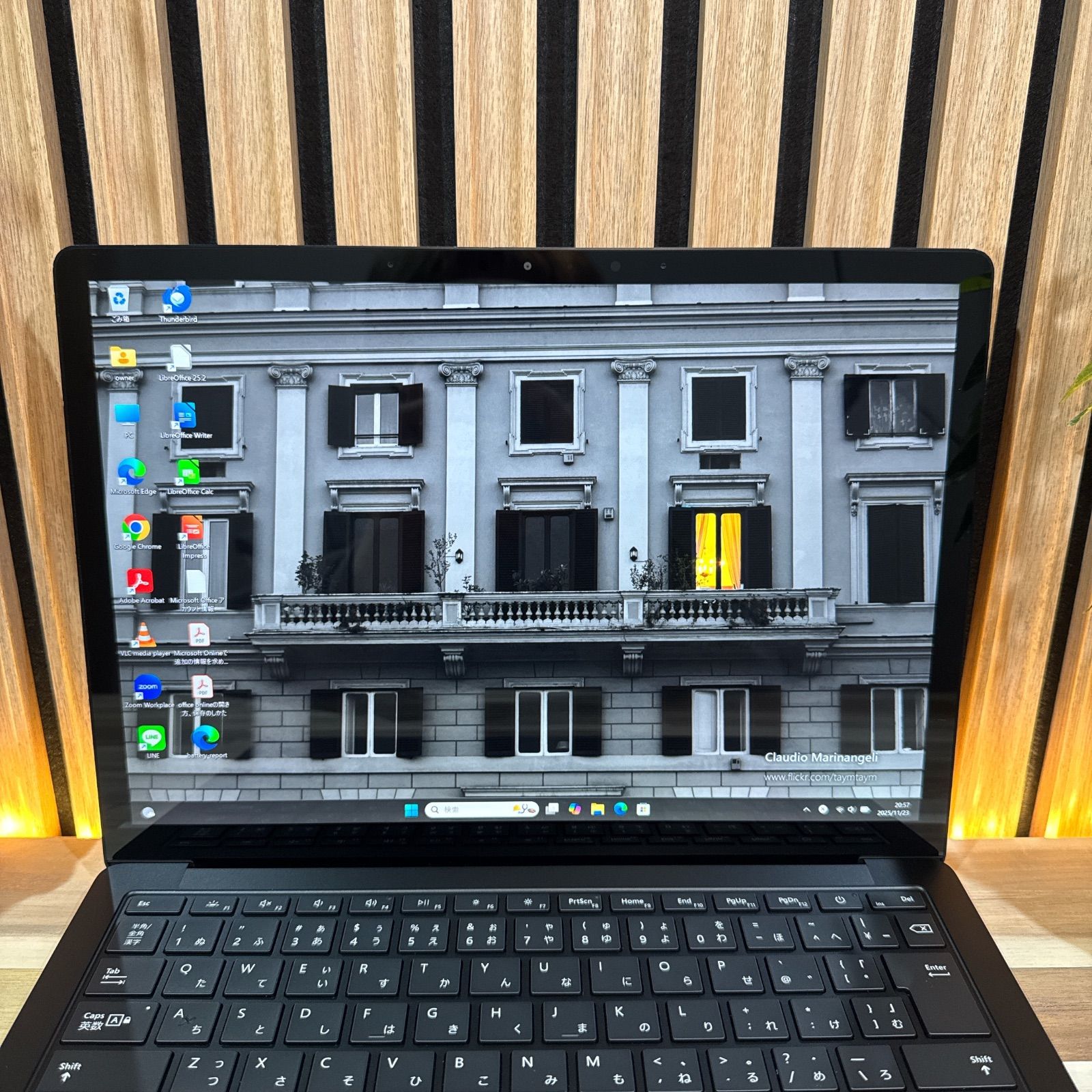 超軽量薄い❣️オフィス✨SSD256✨8GB✨カメラ付黒ブラックノートパソコン