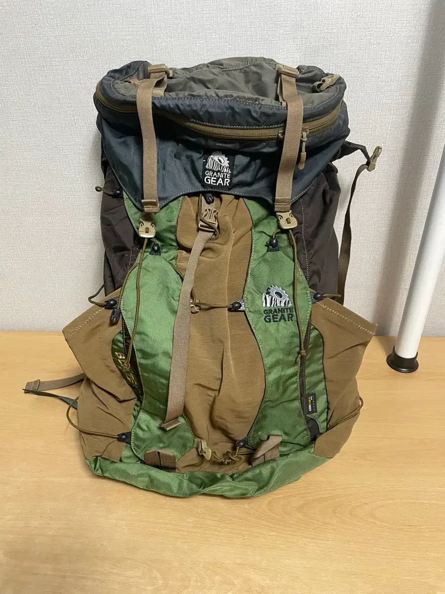 グラニットギア 登山 リュックサック バックパック グリーン|ブラウン