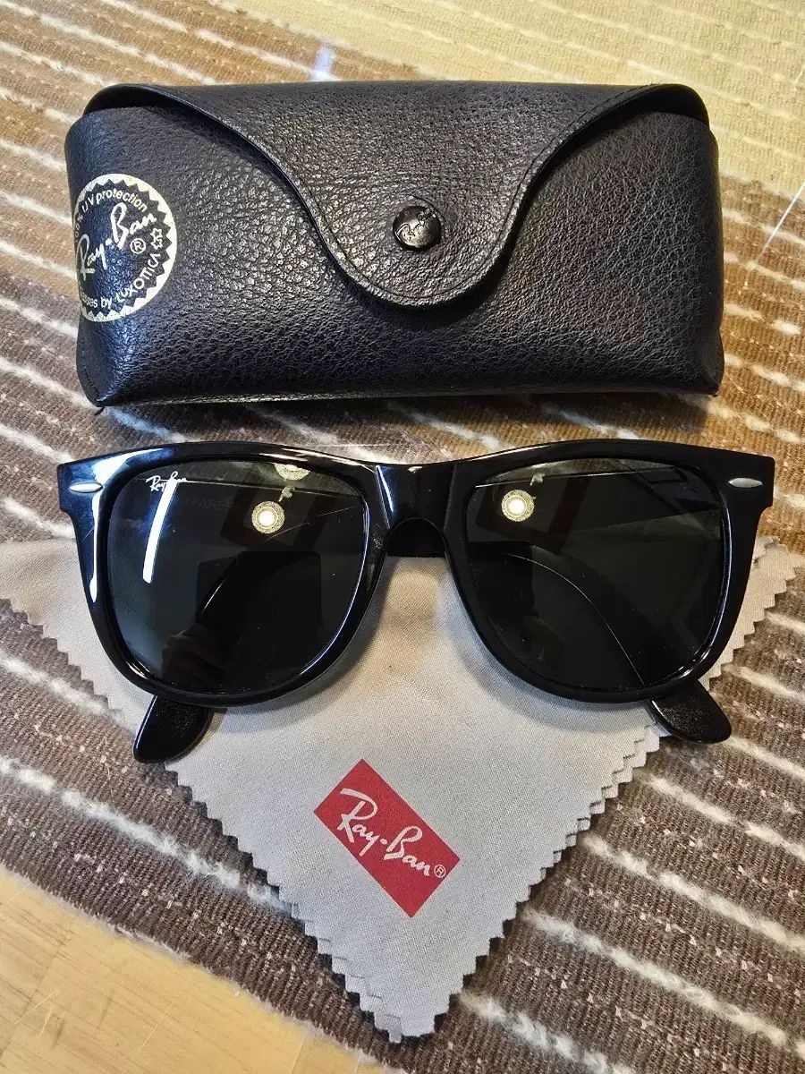 レイバン 黒 サングラス ケース|メガネ拭き 含む