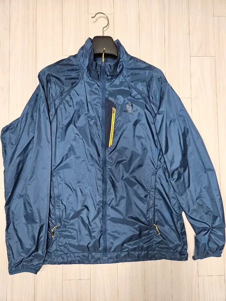 SALOMON サロモン 薄い ウィンドブレーカー 実物画像あり 実際サイズ105