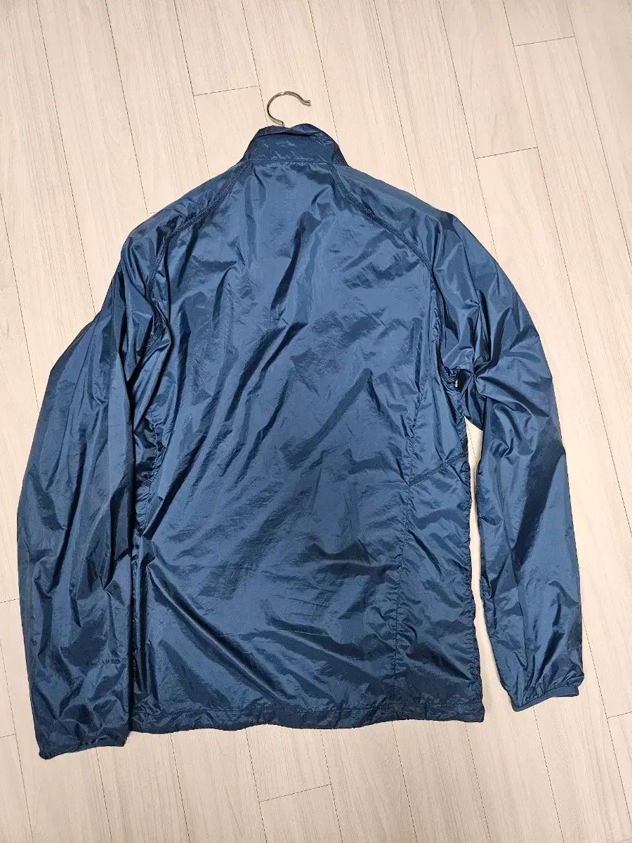 SALOMON サロモン 薄い ウィンドブレーカー 実物画像あり 実際サイズ105