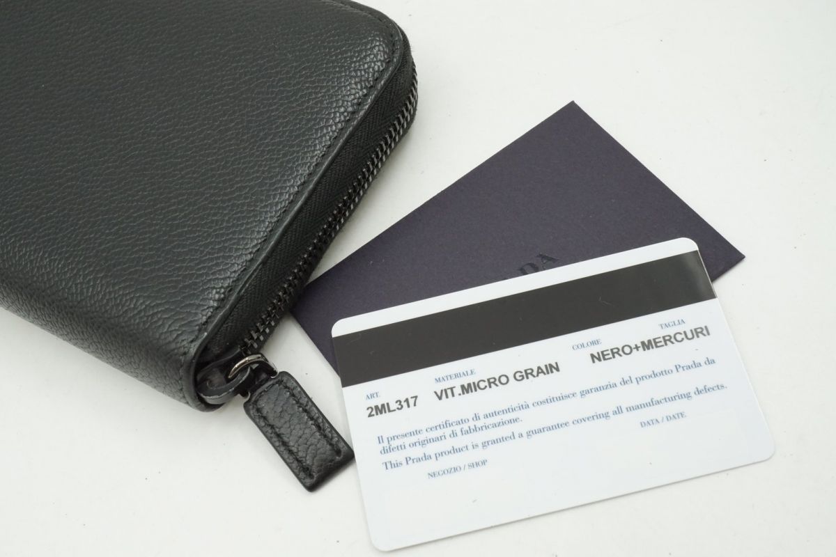 プラダ ラウンドファスナー 長財布 サイフ 小銭入れ 札入れ ロゴ