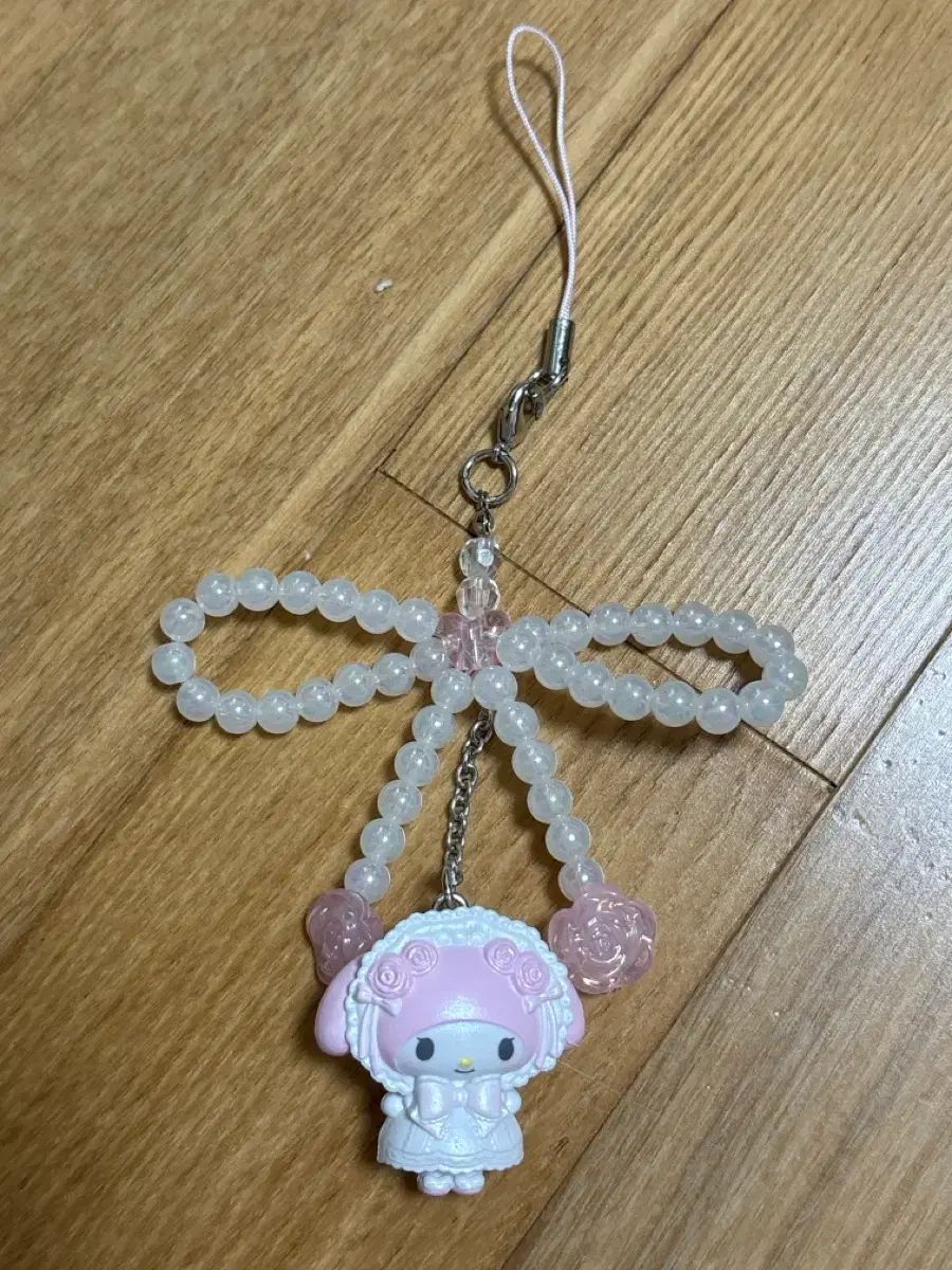 マイメロディ キティ　ぬいぐるみ マスコットホルダー　 ホワイトフリルデザイン サンリオ ホワイトフリルデザイン マイメロ&ピアノ＆キティ マスコット