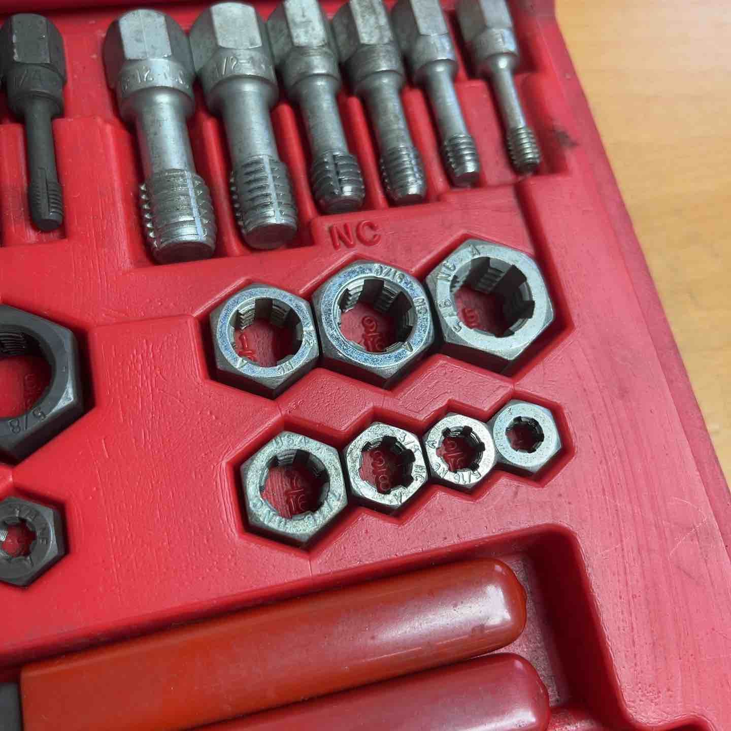  スナップオン Snap on RTD 42 42ピース タップ ダイス ネジ山修正セット RETHREADING SET サンダー その他 ドリル ドライバー レンチ