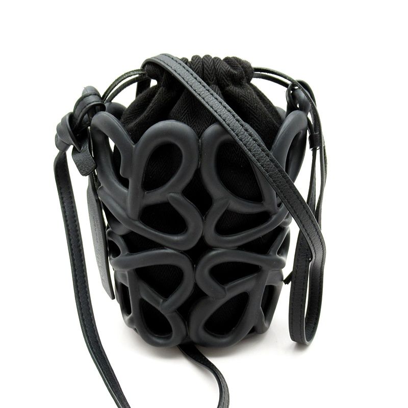 ロエベ アナグラム インフレーテッドポケット ショルダーバッグ ラバー