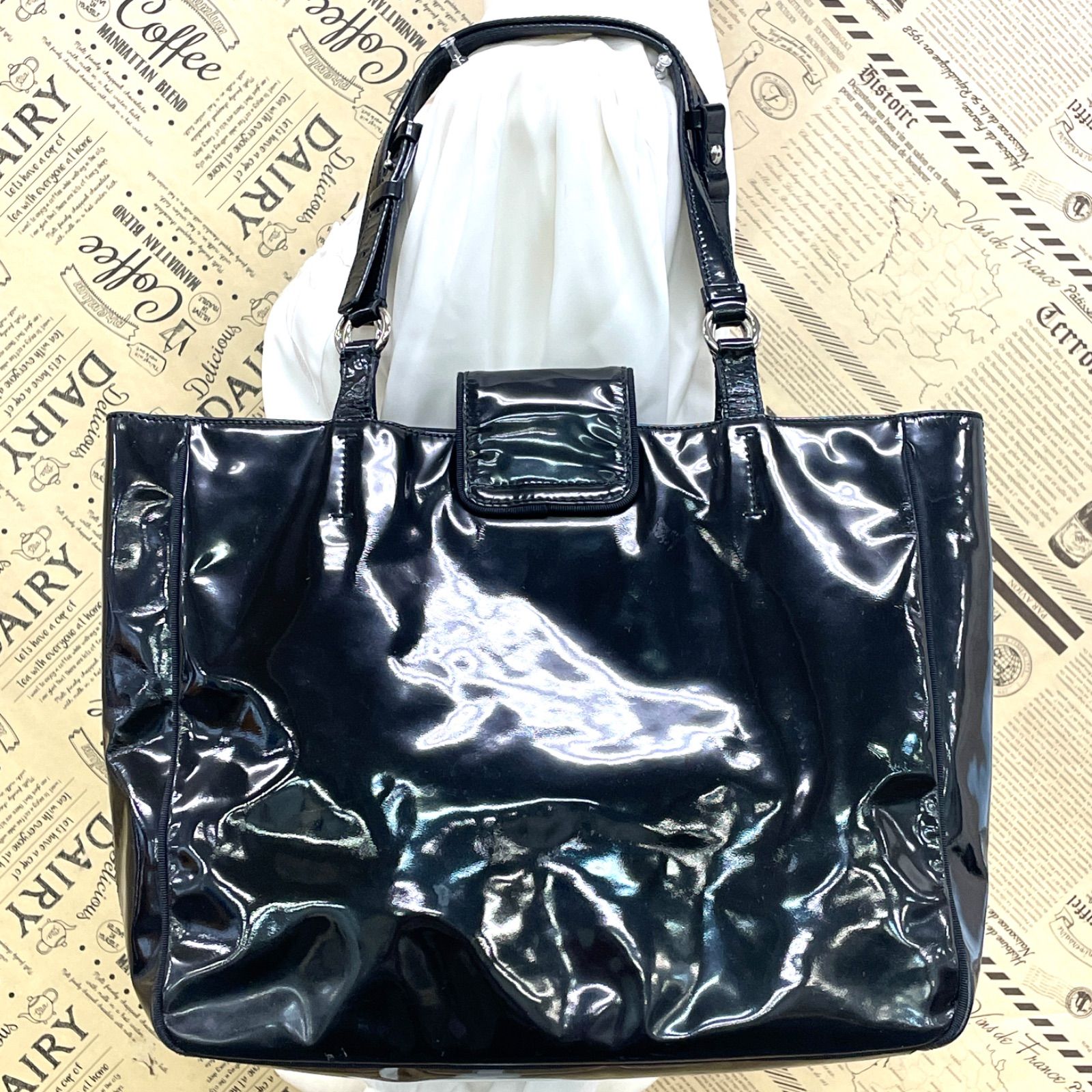 フェラガモ エナメルトートバッグ フェラガモ トート バッグ エナメル 黒 A4 ビジネス FY318 - メルカリ