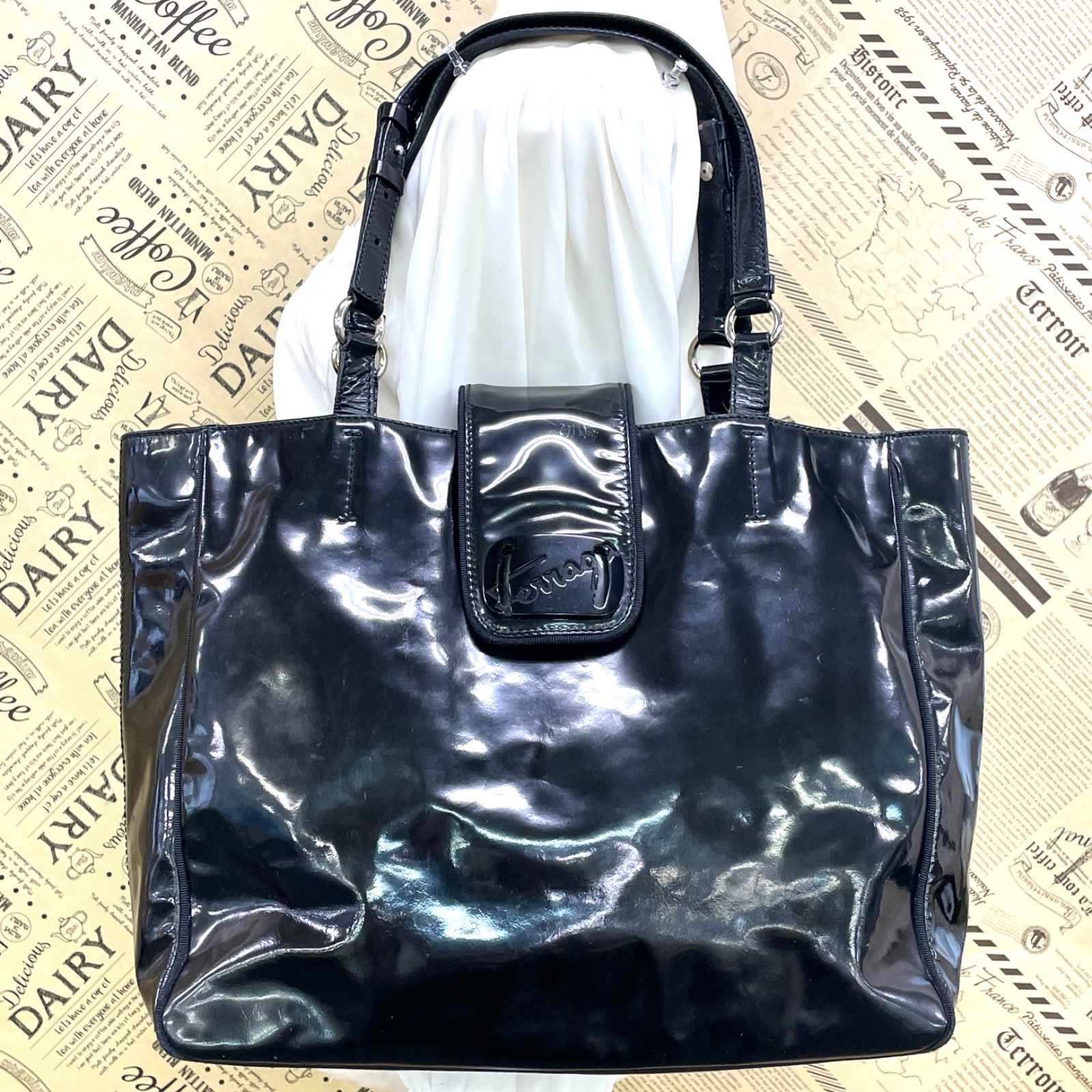 フェラガモ トート バッグ エナメル 黒 A4 ビジネス FY318 - メルカリ