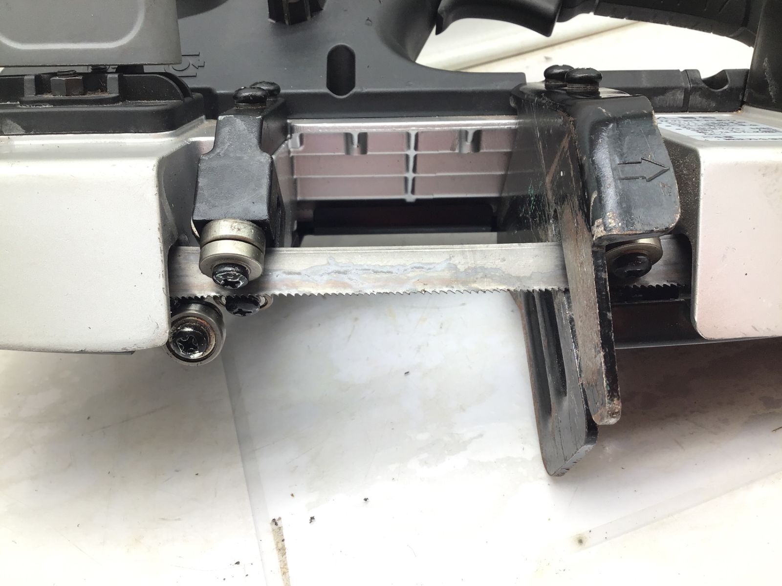 充電デュアルバンドソー充電器