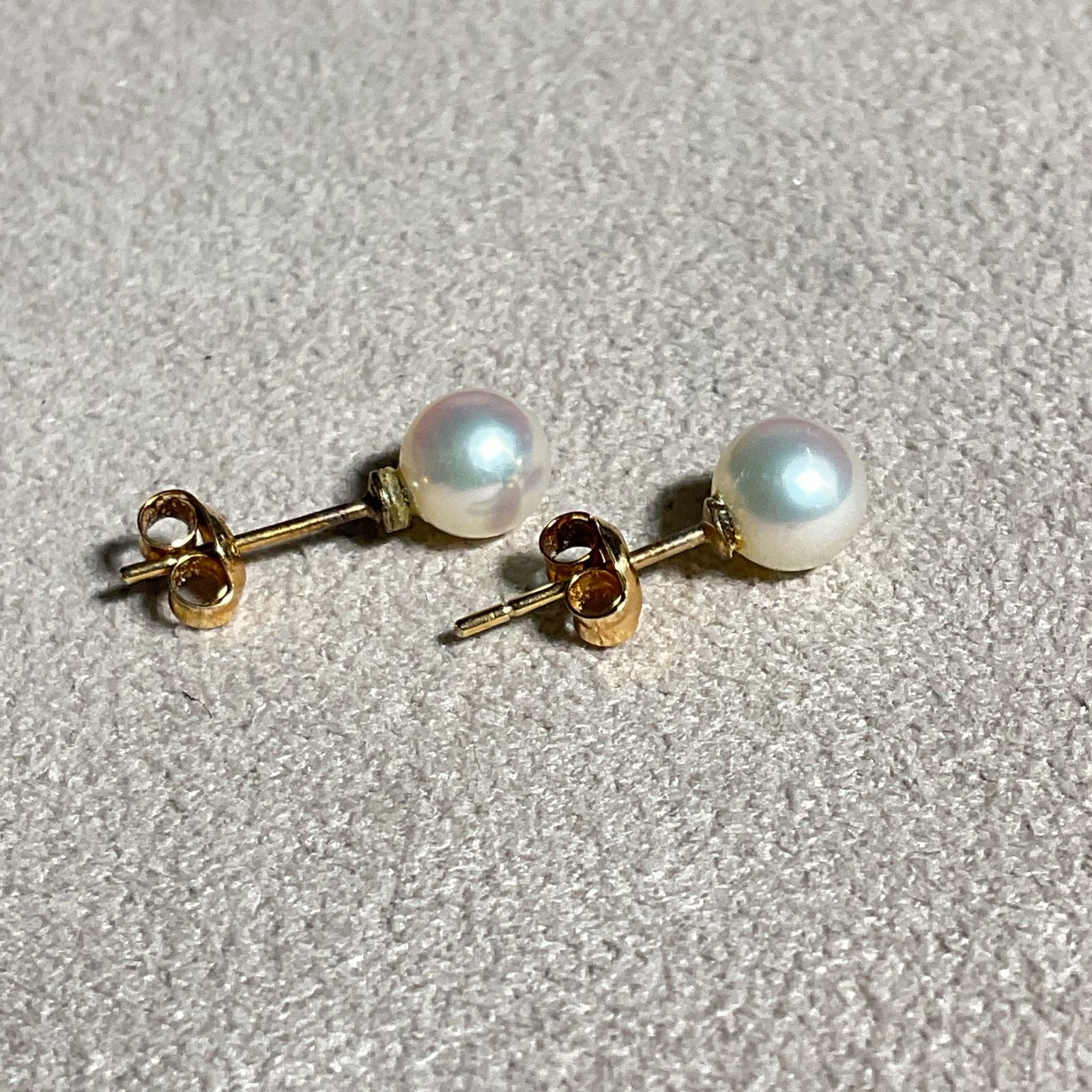 パール K 18 ピアス5.1 mm 0.7 g