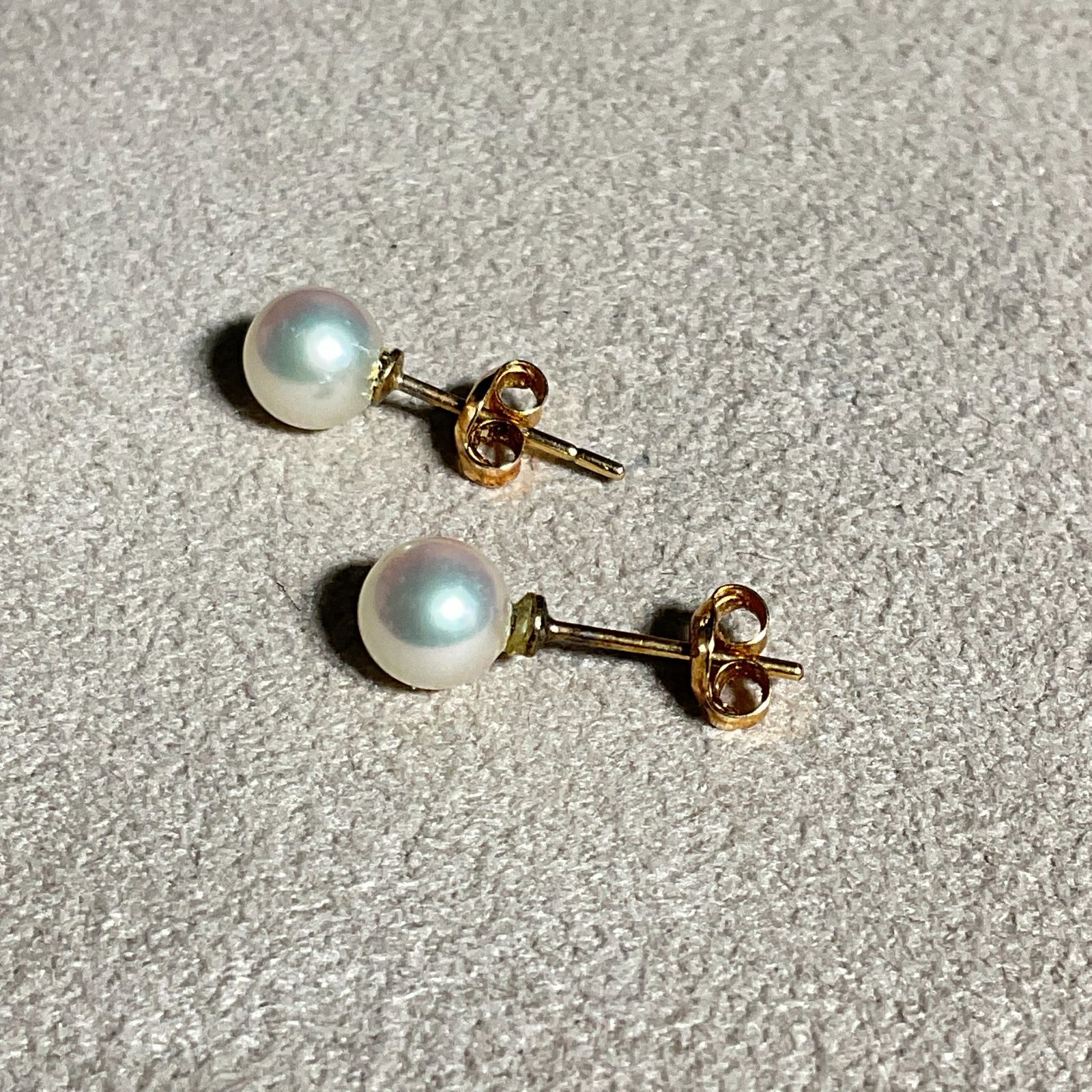 パール K 18 ピアス5.1 mm 0.7 g